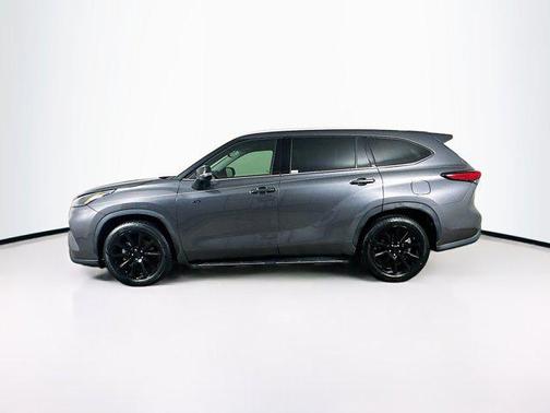 Magnetic Gray Metallic 2022 Toyota Highlander XLE