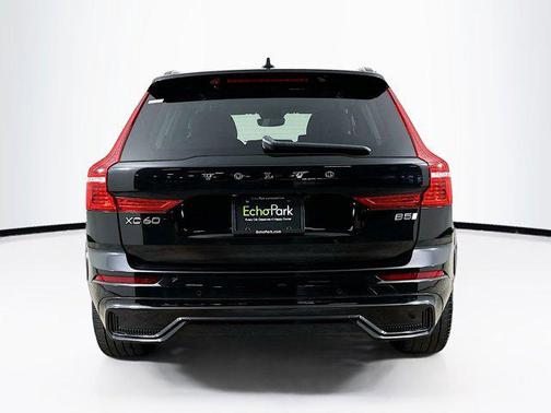 2023 Volvo XC60 B5 Ultimate Dark Theme