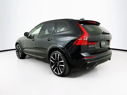 2023 Volvo XC60 B5 Ultimate Dark Theme
