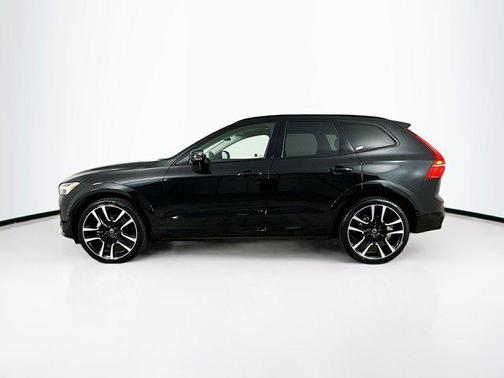 2023 Volvo XC60 B5 Ultimate Dark Theme
