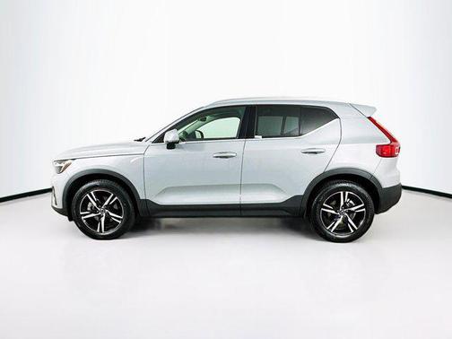 2025 Volvo XC40 B5 Core Bright Theme