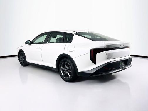 Snow White Pearl 2025 Kia K4 LXS