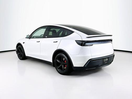 Pearl White Multi-Coat 2026 Tesla Model Y Premium Rear-Wheel Drive
