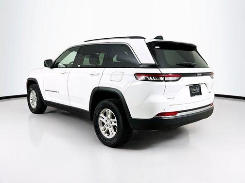 2022 Jeep Grand Cherokee Laredo