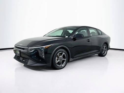 Aurora Black Pearl 2025 Kia K4 LXS