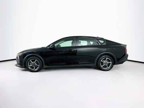 Aurora Black Pearl 2025 Kia K4 LXS