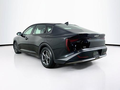 Aurora Black Pearl 2025 Kia K4 LXS