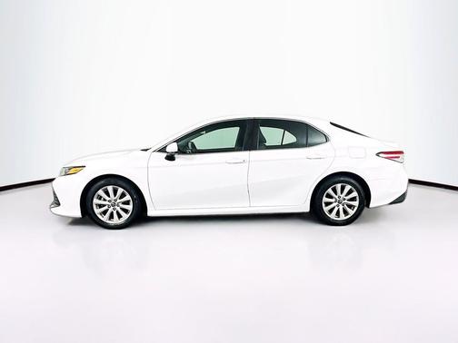Super White 2018 Toyota Camry LE