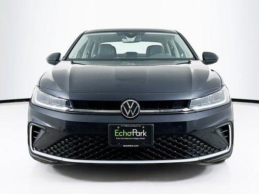 Deep Black Pearl 2025 Volkswagen Jetta 1.5T SE