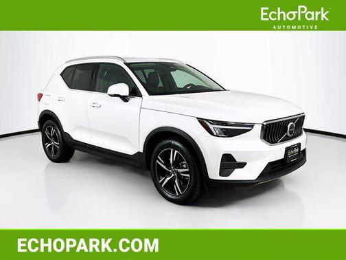 2025 Volvo XC40 B5 Core Bright Theme