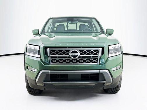 2024 Nissan Frontier SL