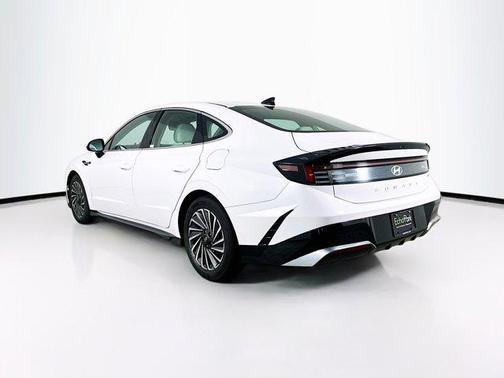 2025 Hyundai SONATA Hybrid SE