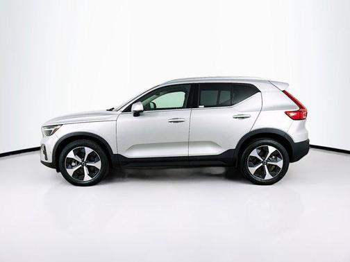 2025 Volvo XC40 B5 Plus Bright Theme