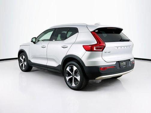 2025 Volvo XC40 B5 Plus Bright Theme