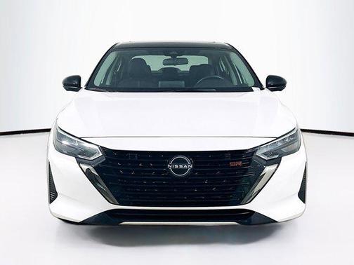 Aspen White Tricoat/Super Black 2024 Nissan Sentra SR