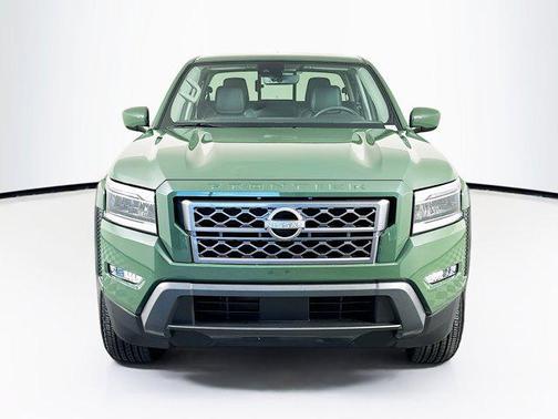 2024 Nissan Frontier SL