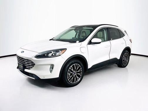 Star White Metallic Tri-Coat 2022 Ford Escape Titanium
