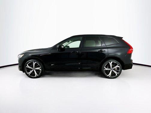 2023 Volvo XC60 B5 Ultimate Dark Theme