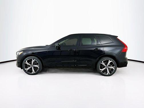 2023 Volvo XC60 B5 Ultimate Dark Theme