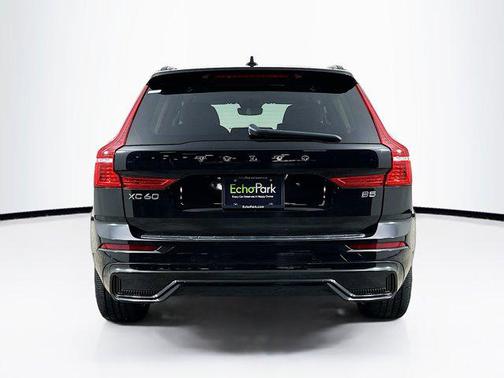 2023 Volvo XC60 B5 Ultimate Dark Theme