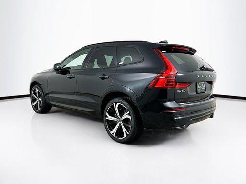 2023 Volvo XC60 B5 Ultimate Dark Theme