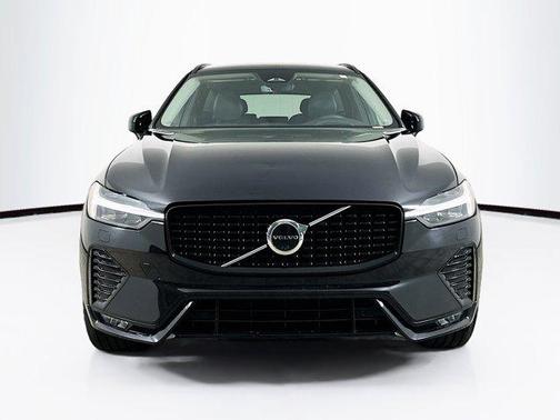 2023 Volvo XC60 B5 Ultimate Dark Theme