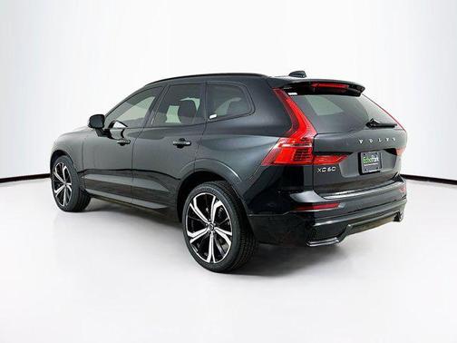 2023 Volvo XC60 B5 Ultimate Dark Theme