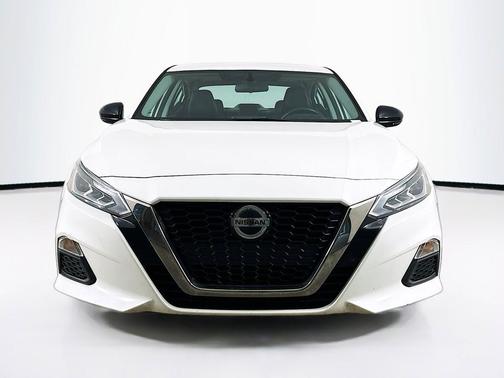 Pearl White Tricoat 2019 Nissan Altima 2.5 SR