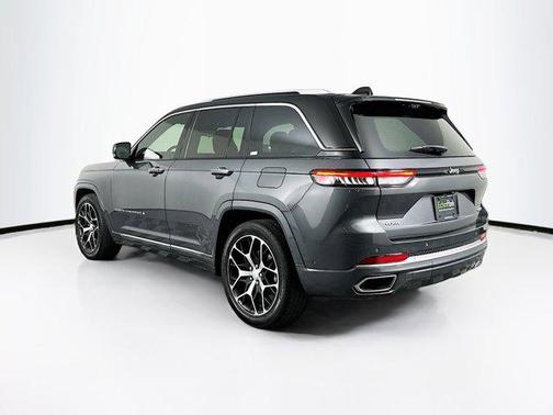 2022 Jeep Grand Cherokee Summit