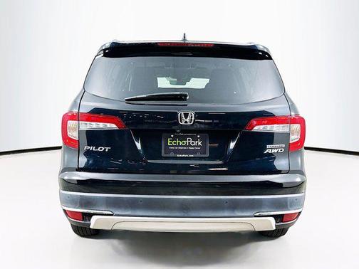 2022 Honda Pilot Touring 8-Passenger