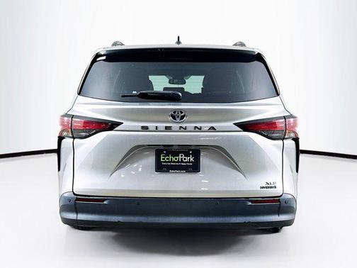 2021 Toyota Sienna XLE 8 Passenger