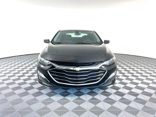 Photo 2 of 33 of 2020 Chevrolet Malibu LT