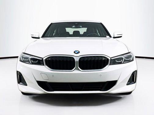 Alpine White 2025 BMW 330 330i