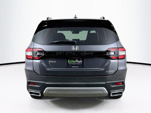 Modern Steel Metallic 2023 Honda Pilot Touring 8-Passenger