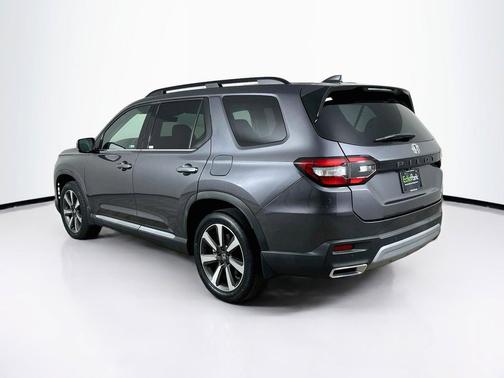 Modern Steel Metallic 2023 Honda Pilot Touring 8-Passenger