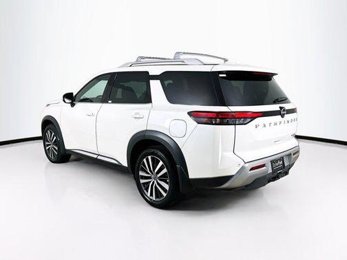 2022 Nissan Pathfinder Platinum 4WD