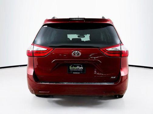 2018 Toyota Sienna XLE