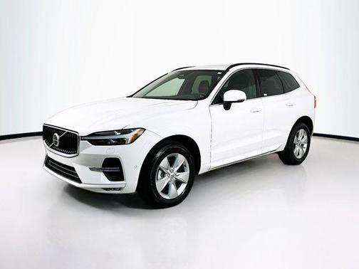 2022 Volvo XC60 B5 Momentum