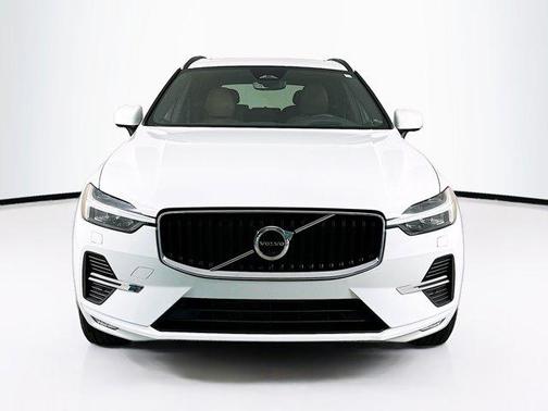 2022 Volvo XC60 B5 Momentum