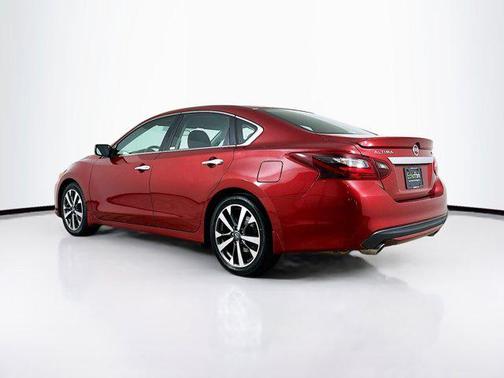 Cayenne Red 2017 Nissan Altima 2.5 SR