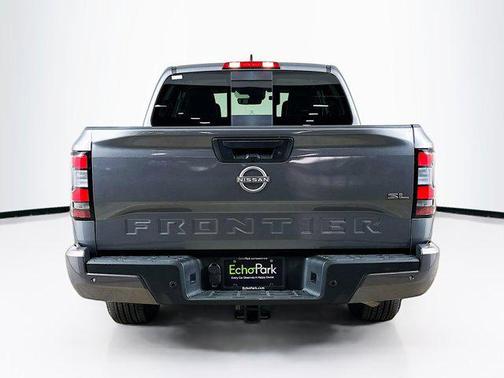 2024 Nissan Frontier SL
