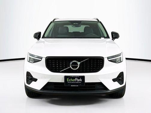 2024 Volvo XC40 B5 Plus Dark Theme