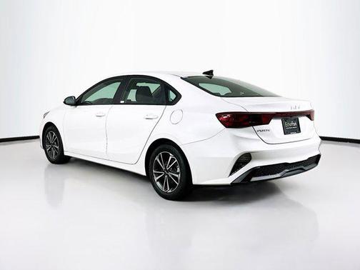 Snow White Pearl 2023 Kia Forte LXS