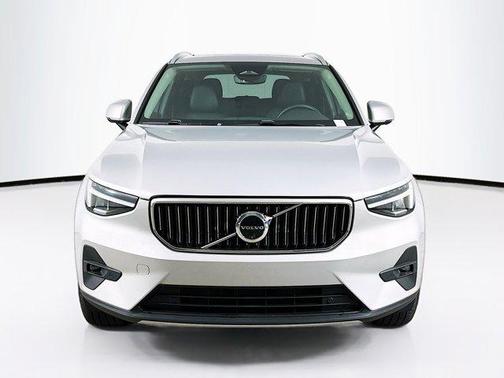 2025 Volvo XC40 B5 Plus Bright Theme