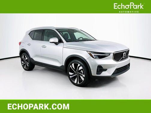 2025 Volvo XC40 B5 Plus Bright Theme
