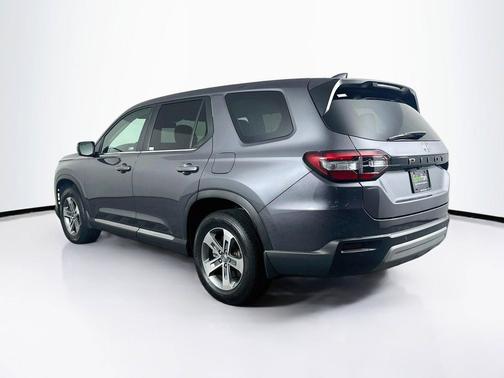 Modern Steel Metallic 2024 Honda Pilot EX-L