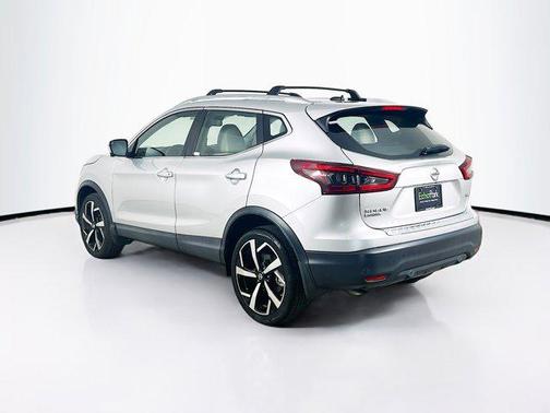 Brilliant Silver Metallic 2022 Nissan Rogue Sport SL