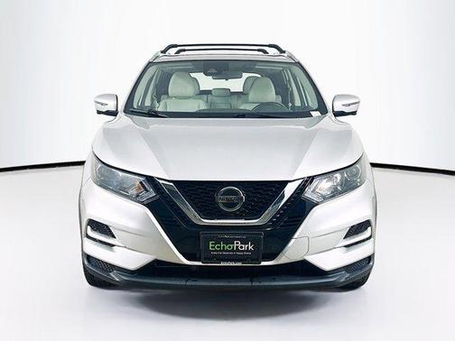 Brilliant Silver Metallic 2022 Nissan Rogue Sport SL