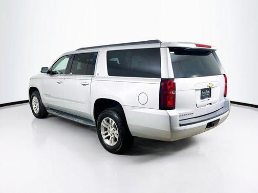 Silver Ice Metallic 2018 Chevrolet Suburban LT