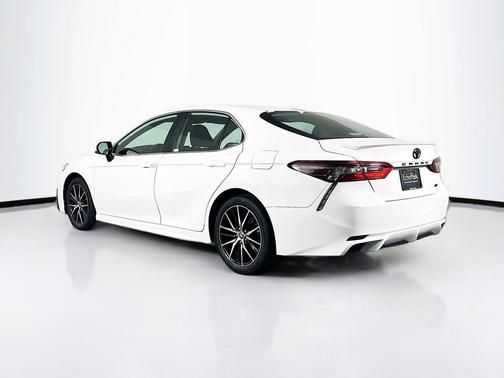 White 2022 Toyota Camry SE